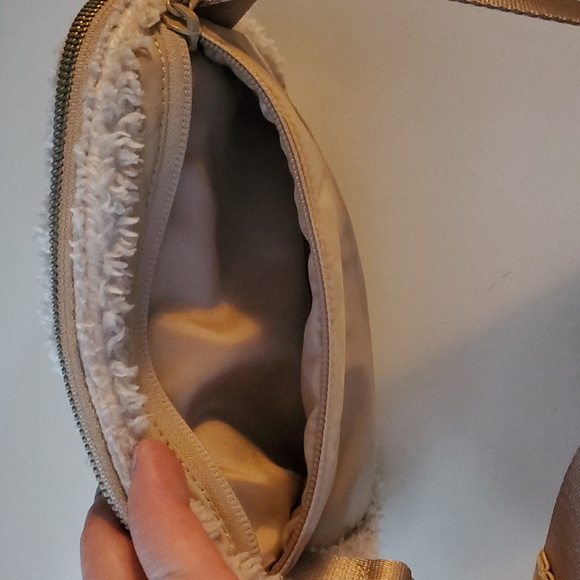 Lululemon Sherpa Everywhere Belt Bag White Opal Silver - Picture 9 of 14